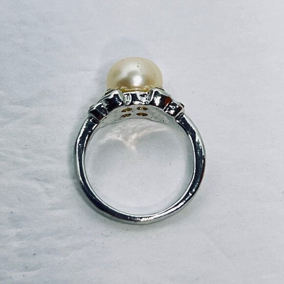 Silver Tone Faux Pearl And Clear Rhinestone Ring Size 5 1/2 (R442) - Picture 6 of 6